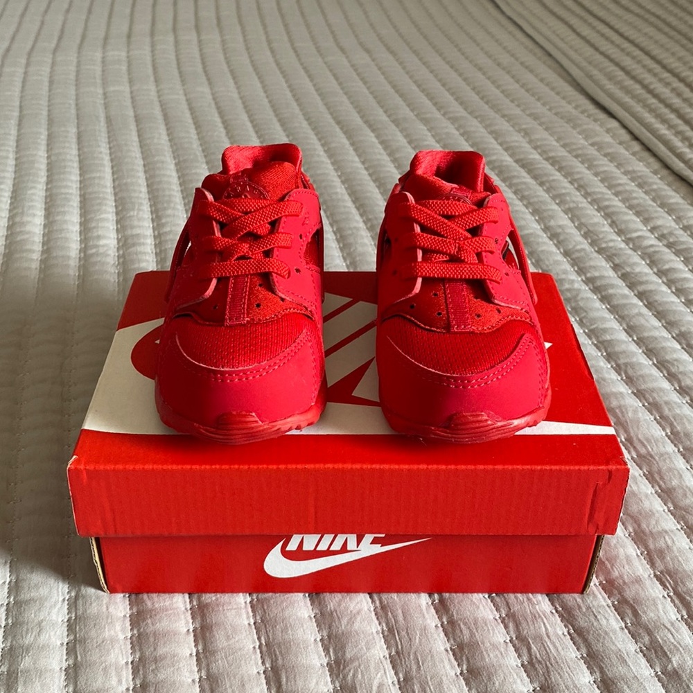 Baby/Toddler Nike Huaraches (Red) - Like New!